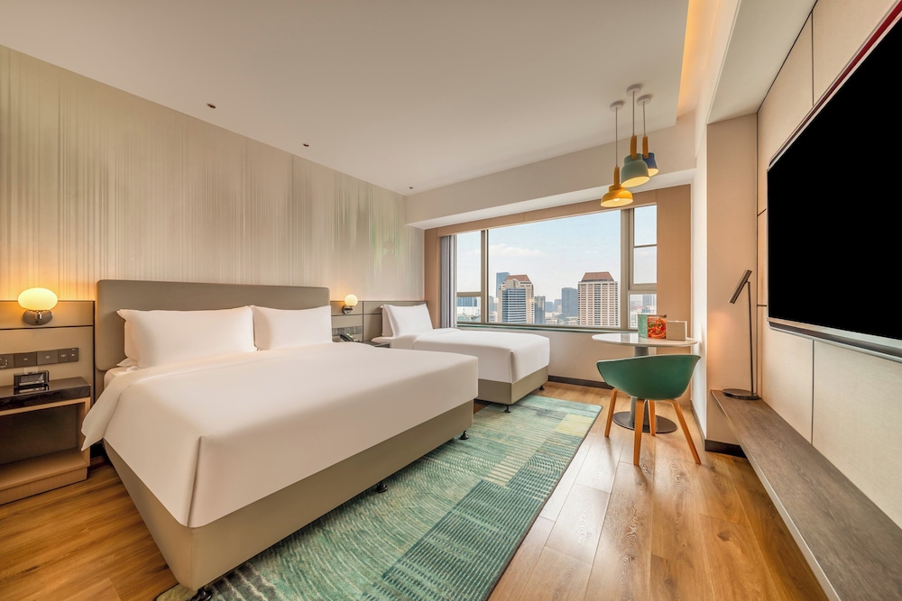 Standard, 1 King and 1 Single Beds, Street View