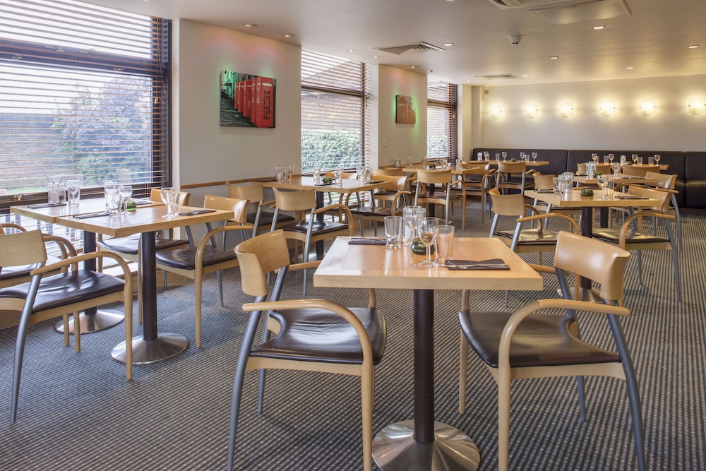 Holiday Inn Rochester Chatham an IHG Hotel 54/79