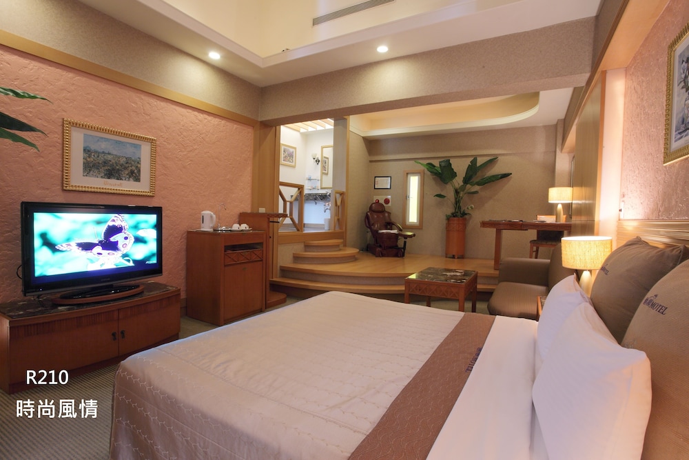 Regale Villa Hotel 10/73