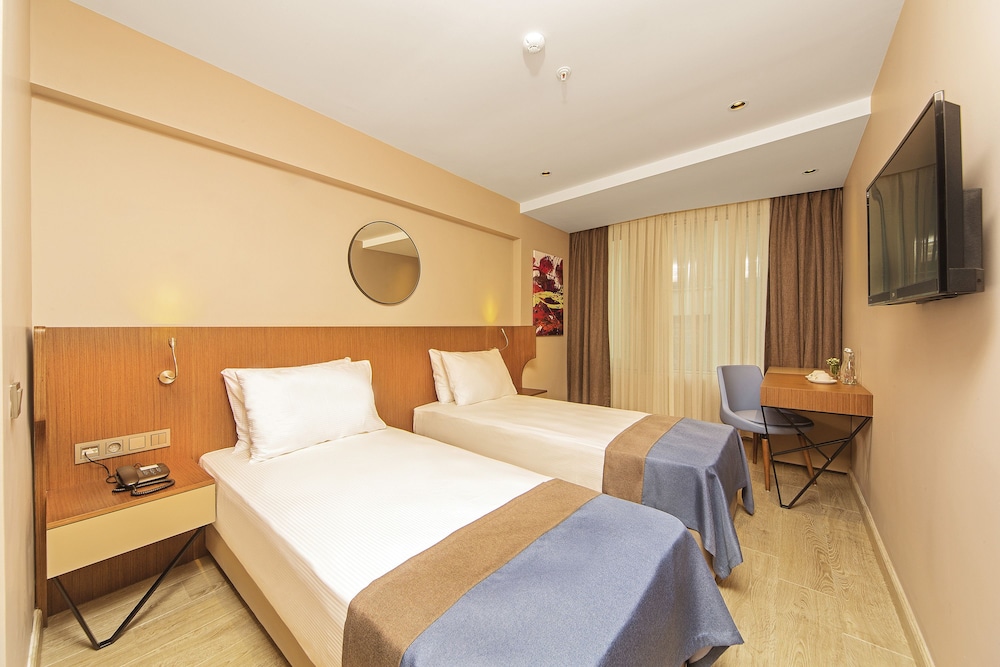 Redmont Hotel Nisantasi 15/70