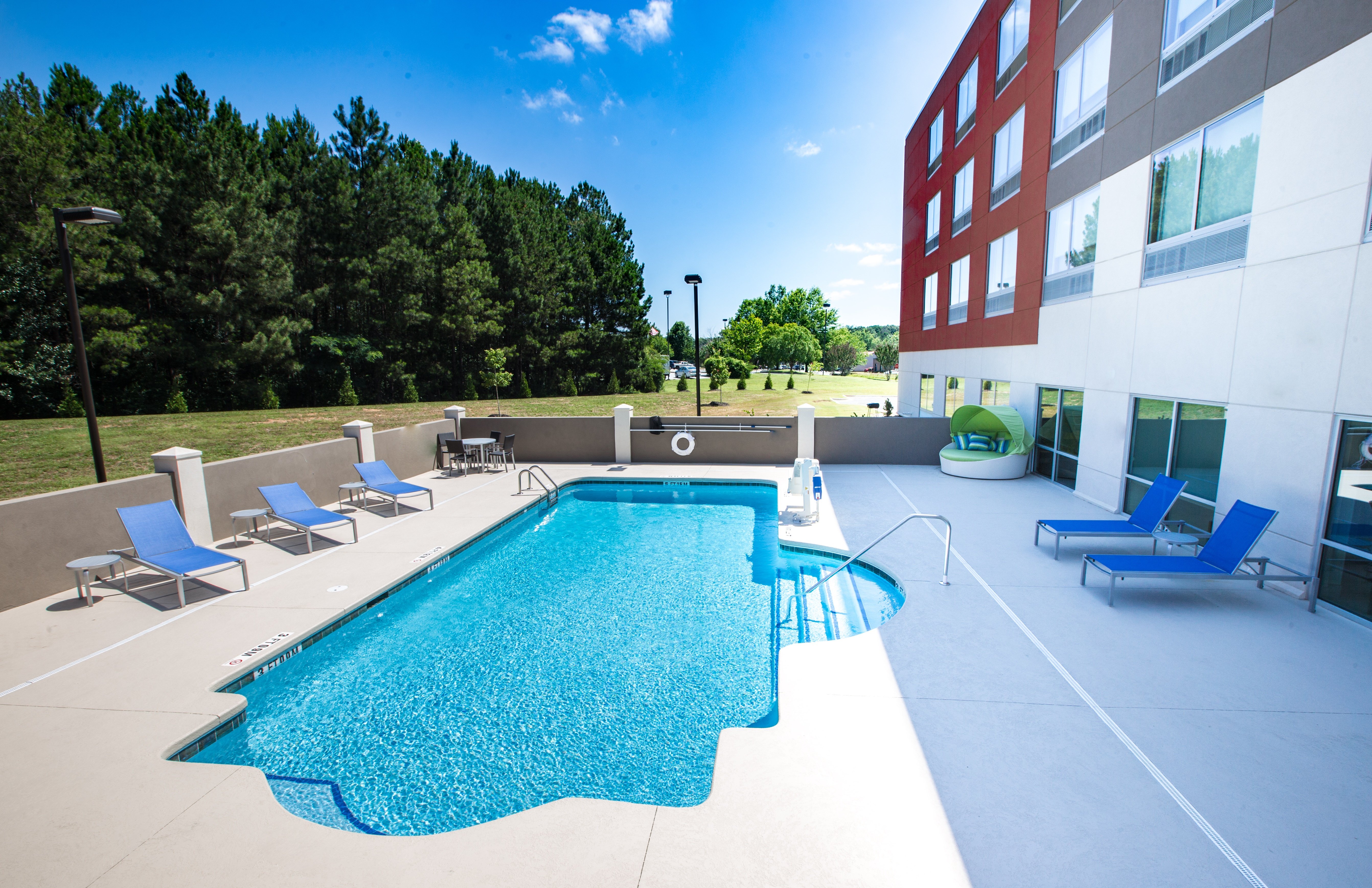 Holiday Inn Express Suites Greenwood Mall 66/67