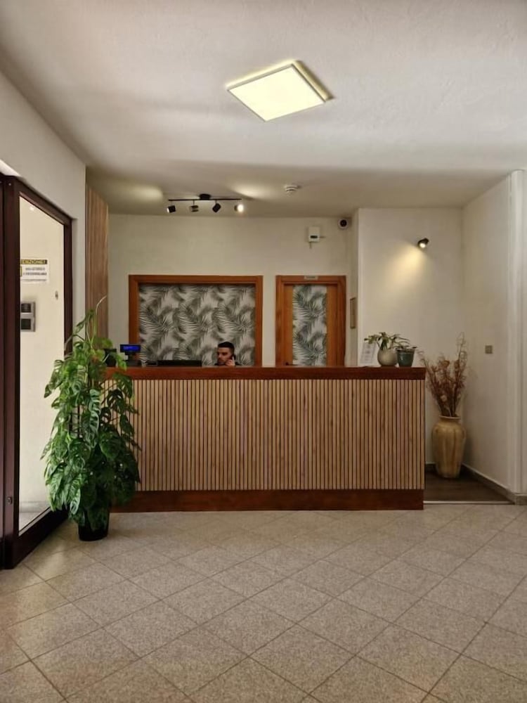 Mistral Hotel 9/62