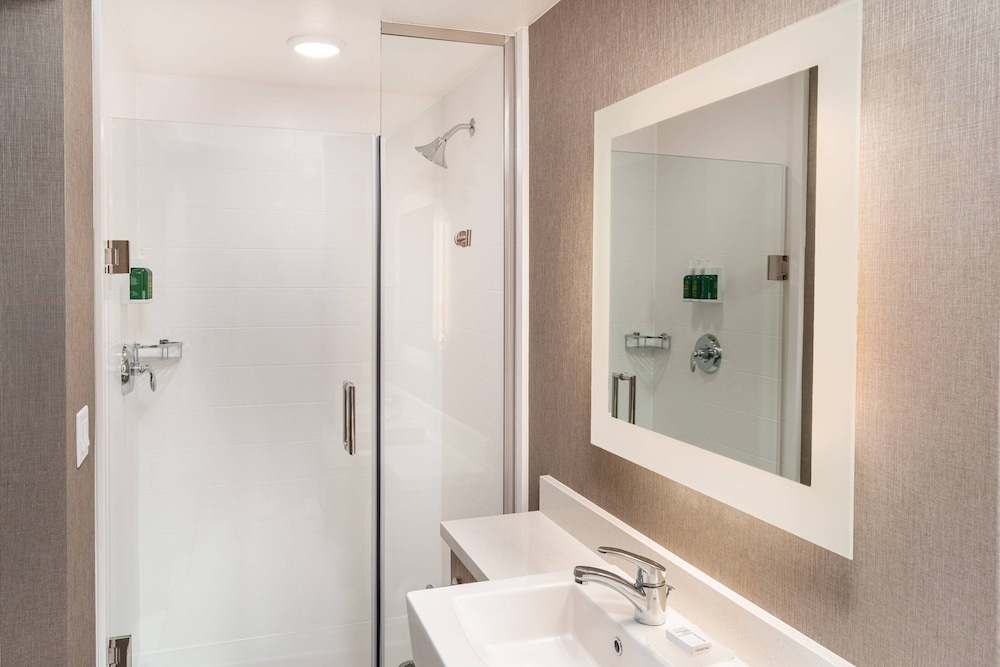 SpringHill Suites by Marriott Irvine Lake Forest 11/32