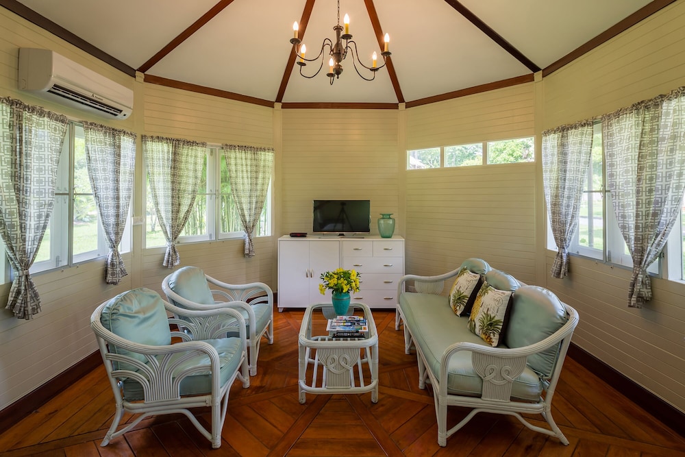 Fisherman Way Beach Resort 50/74