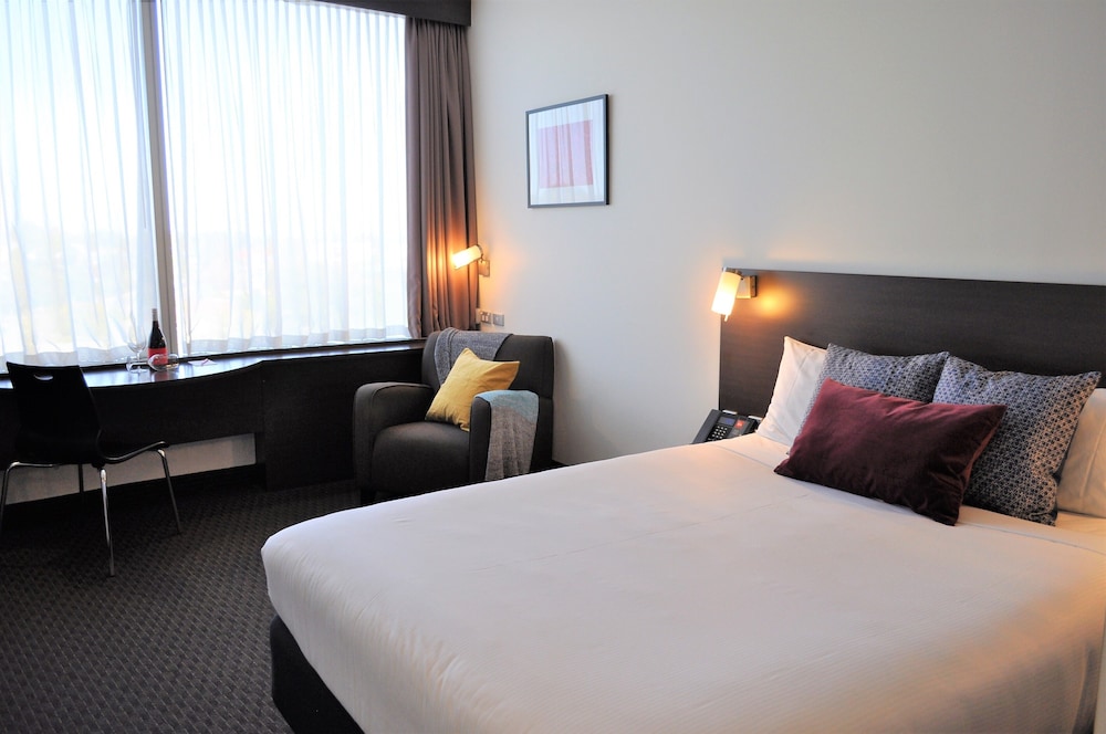 IBIS MELBOURNE GLEN WAVERLEY 14/76