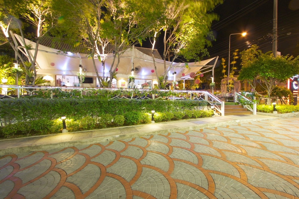 Charn Residence 29/31