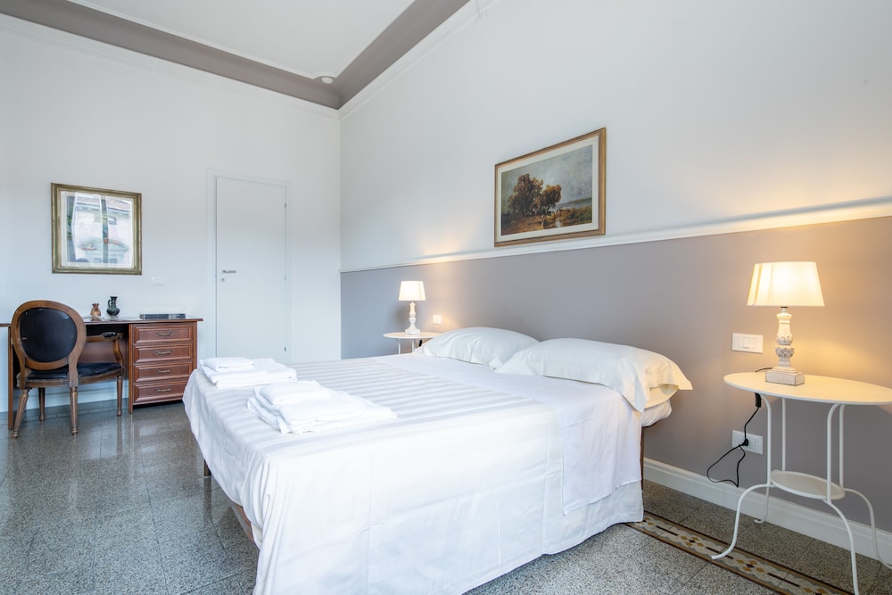 Santa Maria Novella 4 Bedrooms 11/23