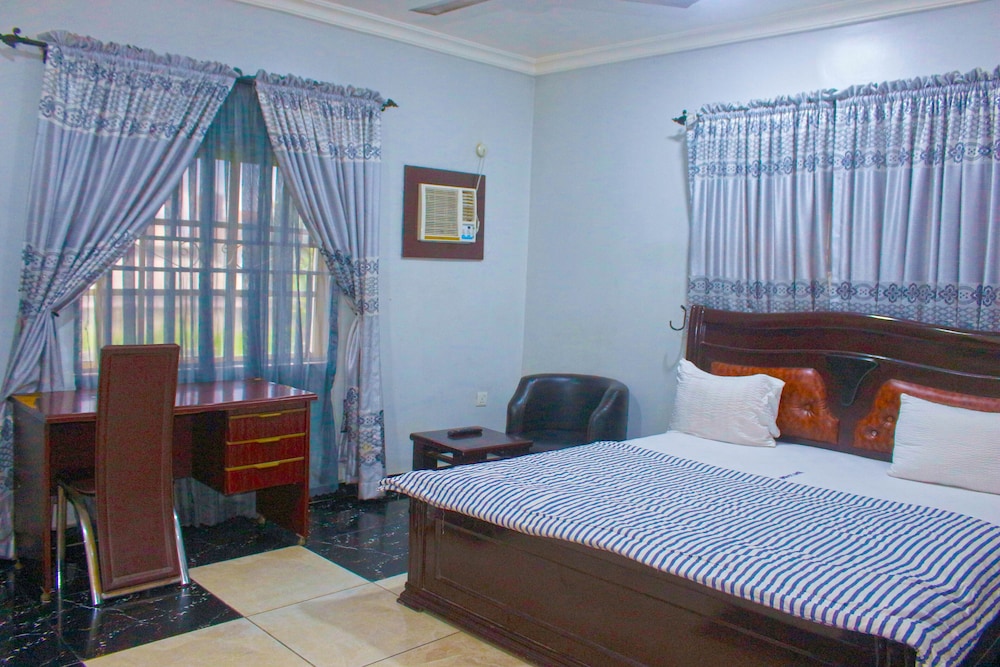 EMROSY HOTELS AND SUITES 14/50