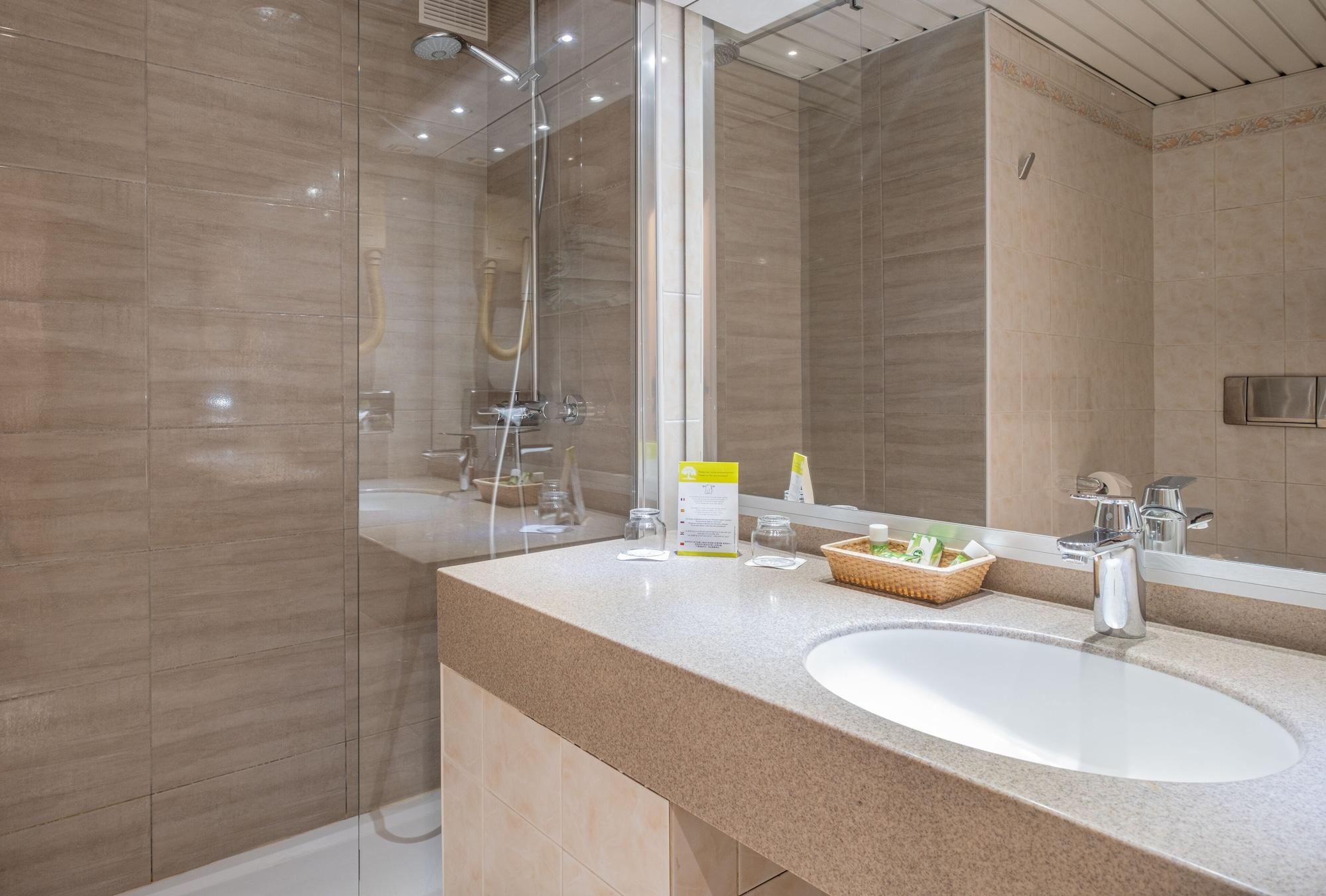 غرفة تنفيذية، HOTEL TERMINUS MONTPARNASSE 6/6