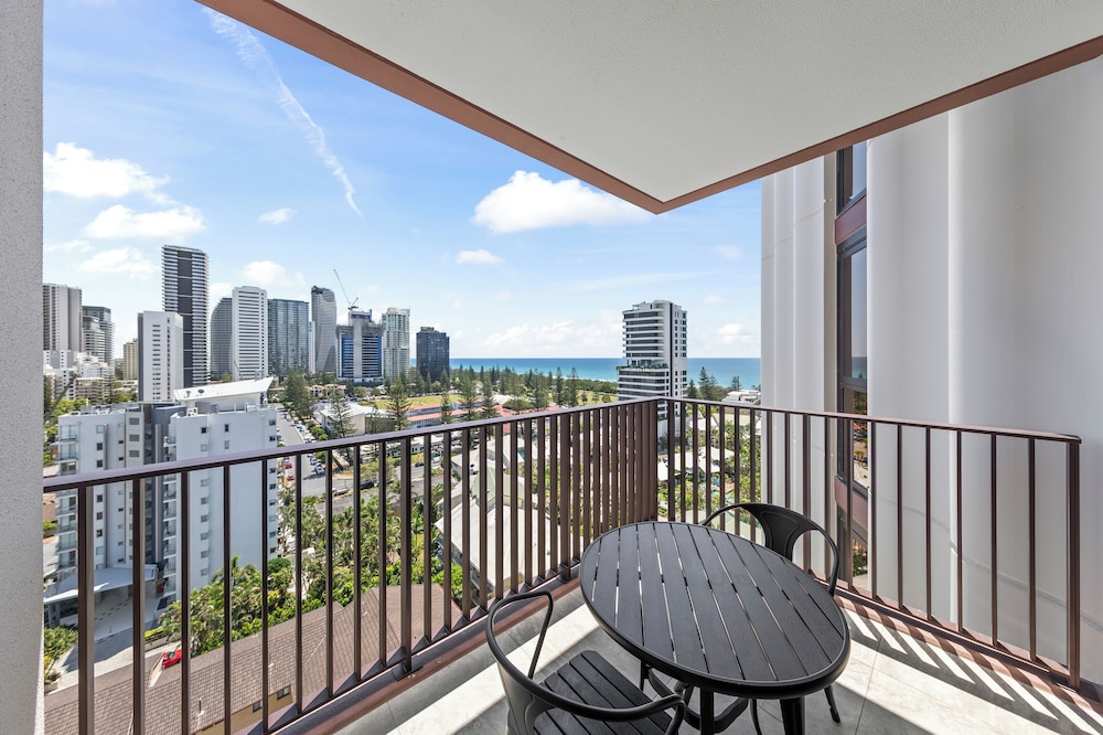 Yves Mermaid Beach Apartments by CLLIX 3/50