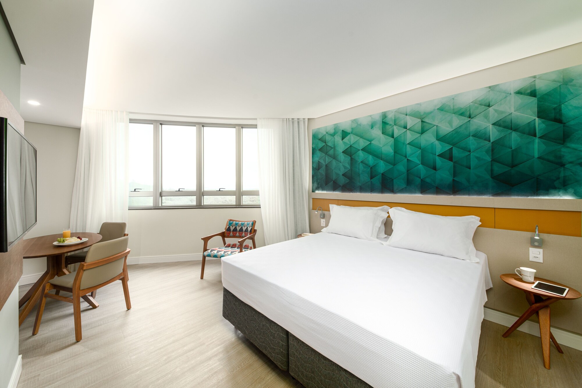 PREMIUM, QUEEN BED
