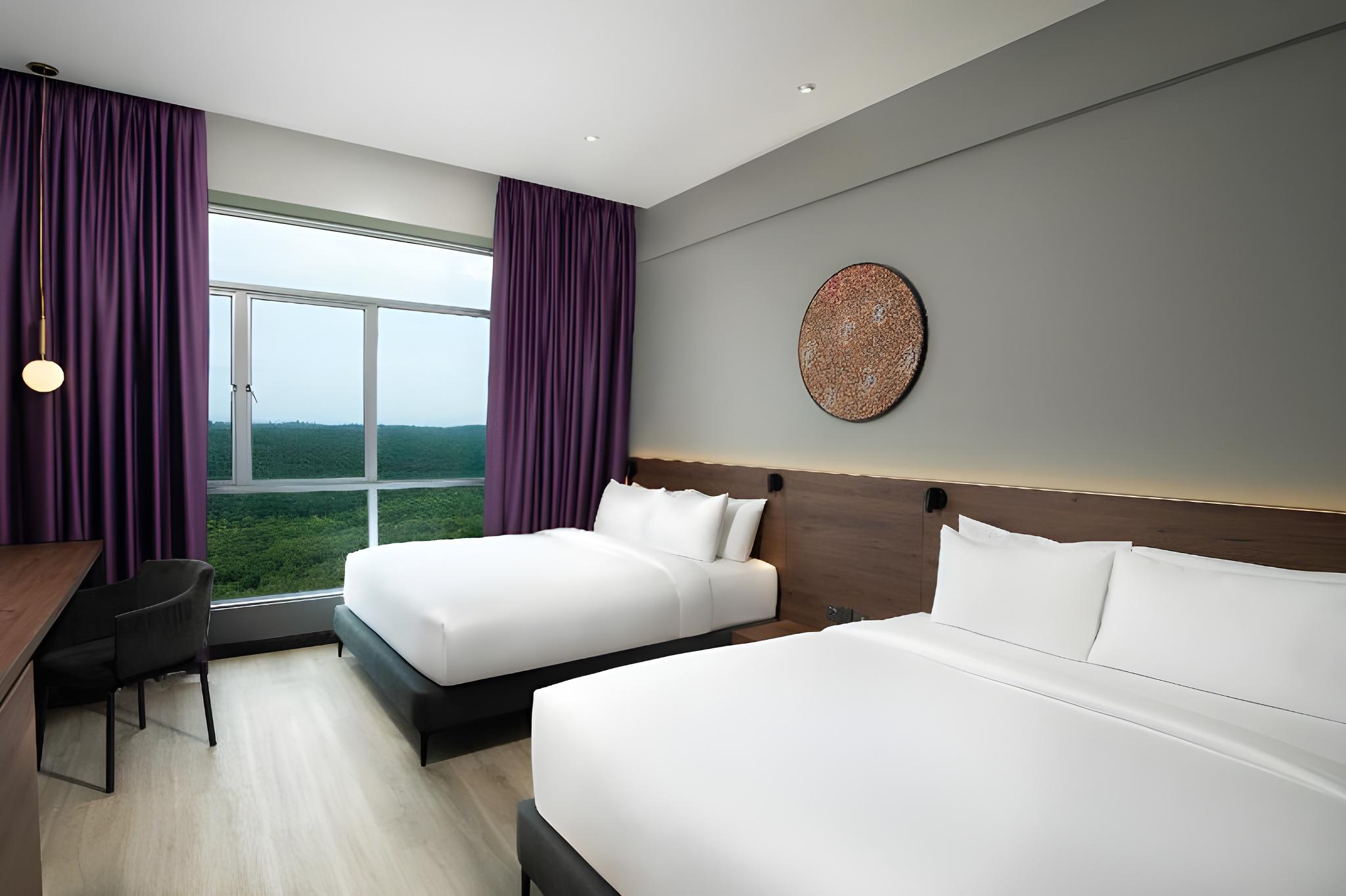 Deluxe, Twin Beds, Forest View