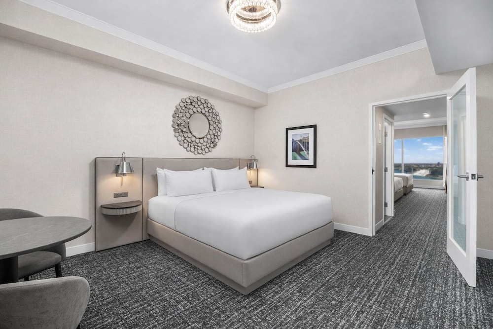 2 Bedrooms, Suite, 2 King Beds, Falls View, Jetted Tub