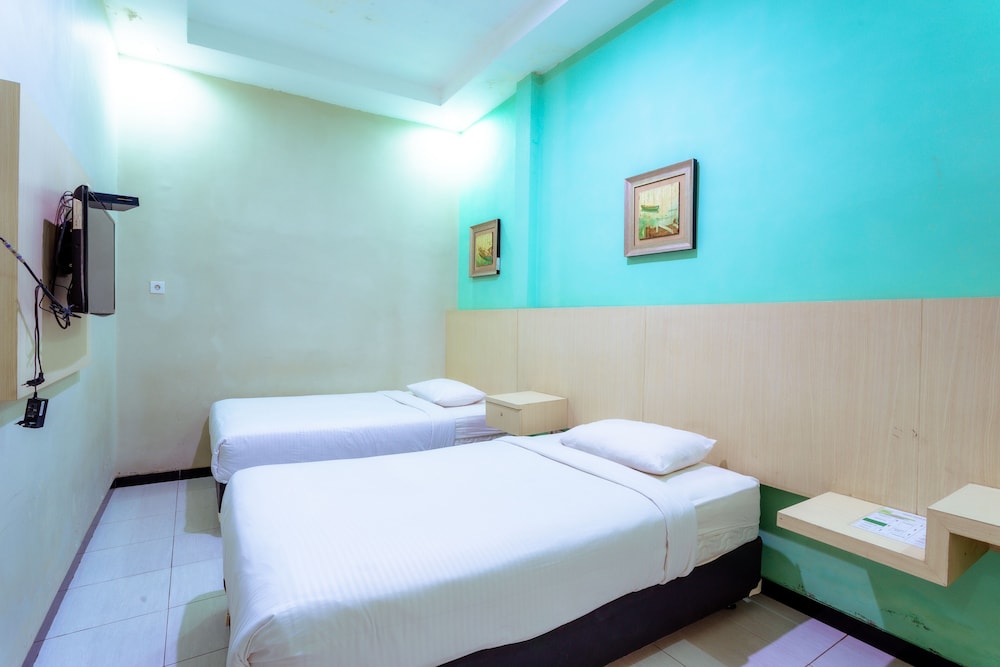Ardhya Guest House 21/46