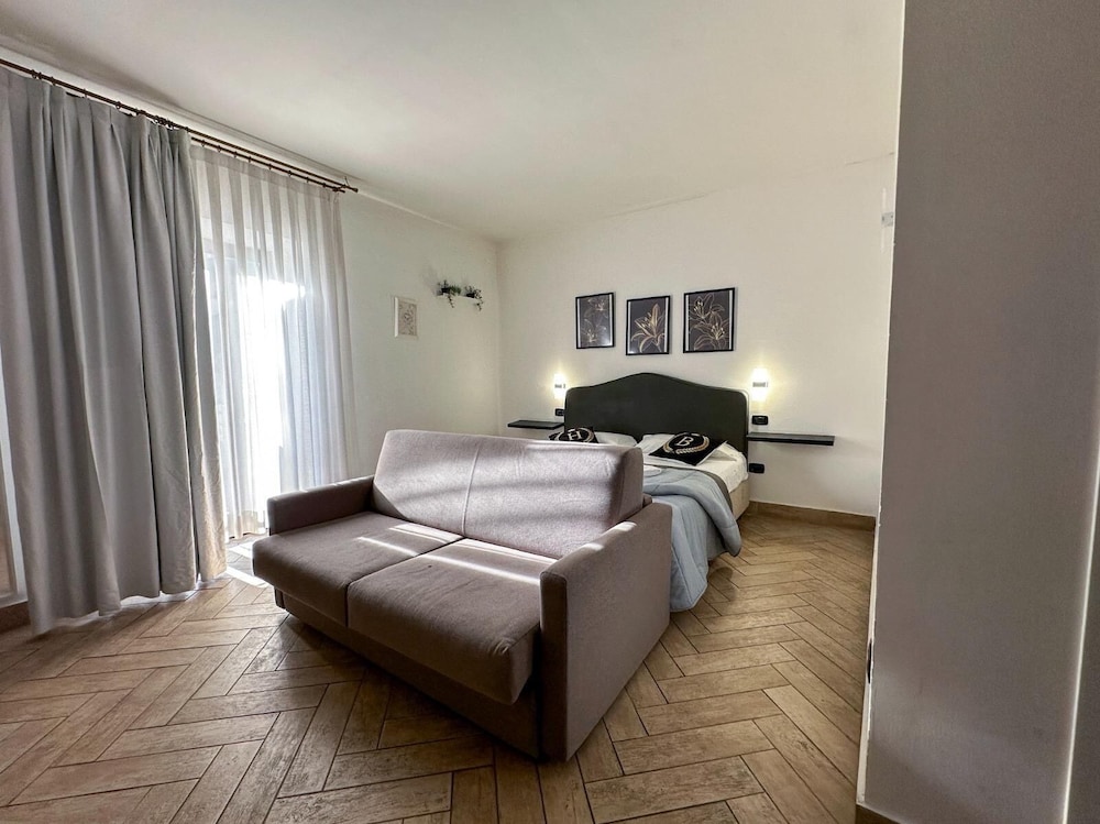 Barbato Hotel 7/50
