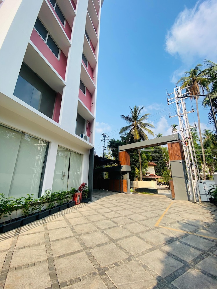 The Habitat Suites 45/50