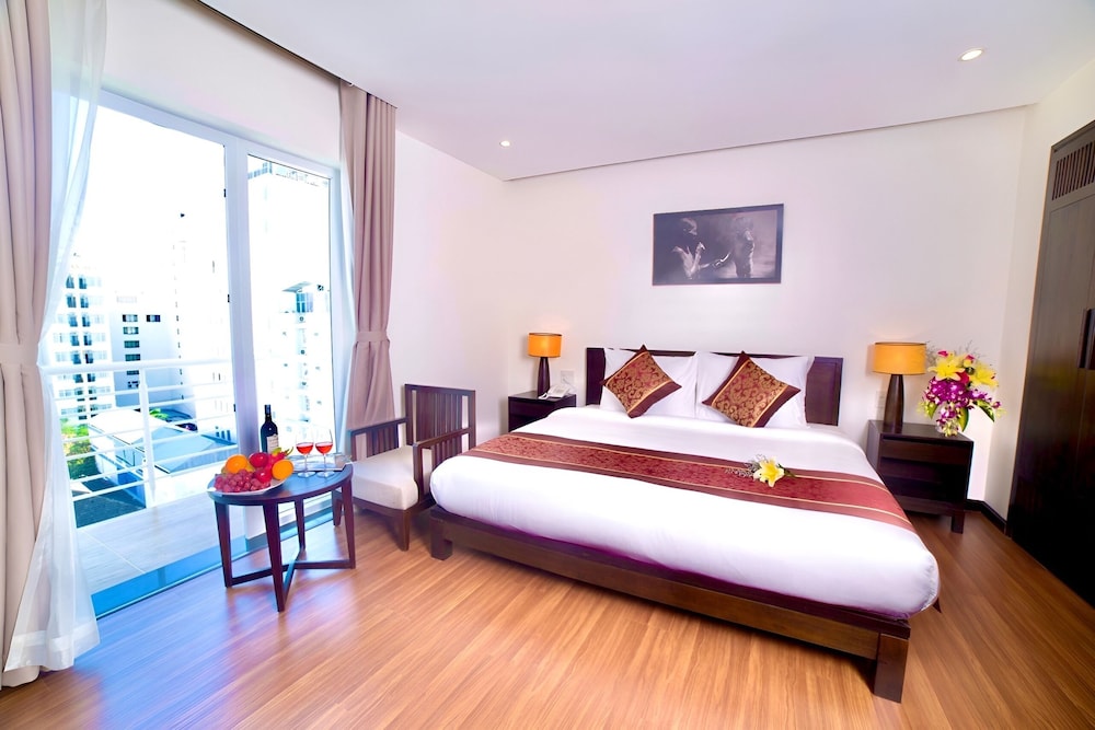 Edele Hotel 11/67