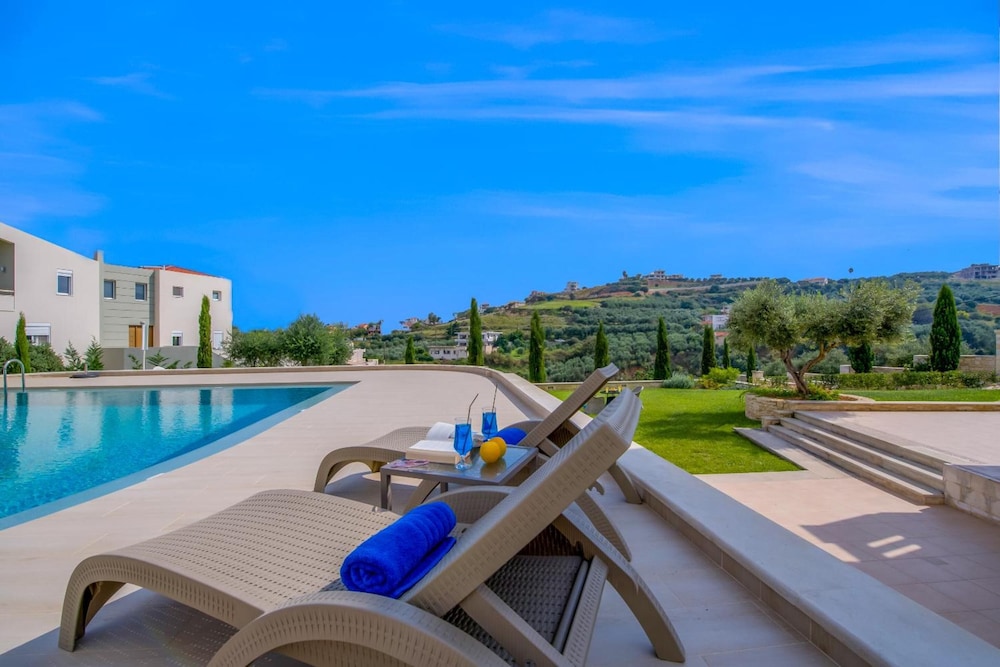 Casa Leone Suites 46/50