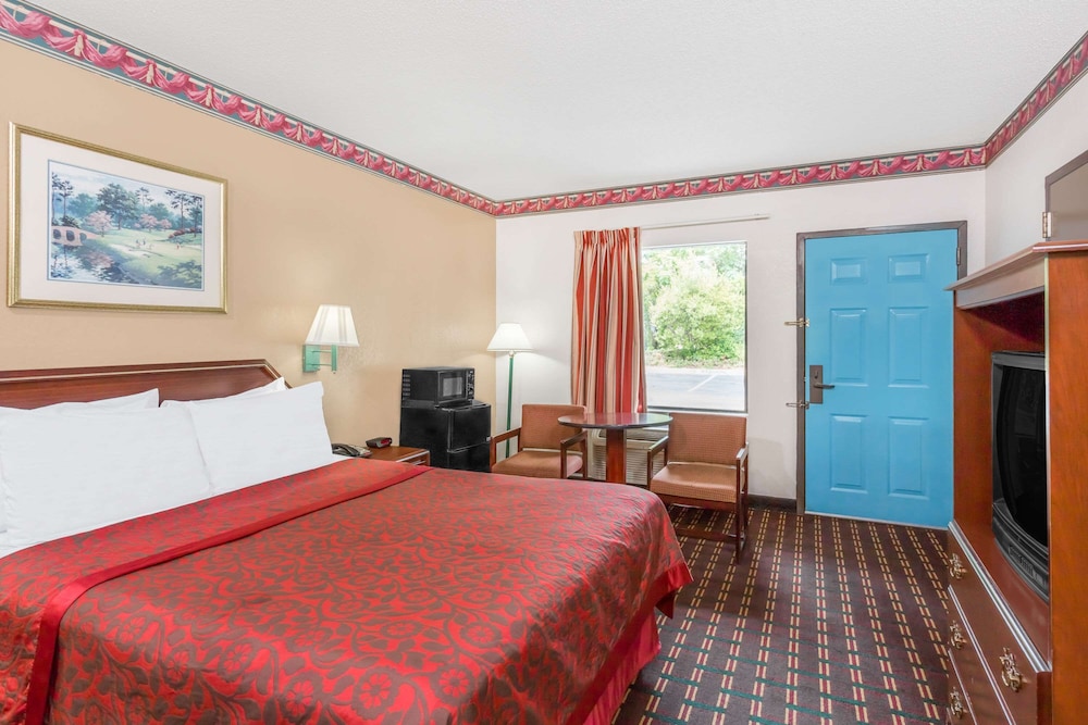 Studio, Suite, King Bed, Smoking