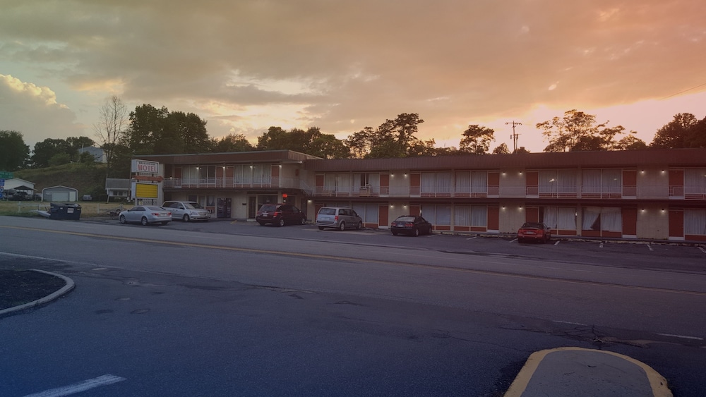 Sonrise Inn Lincoln Hwy By OYO 57/57