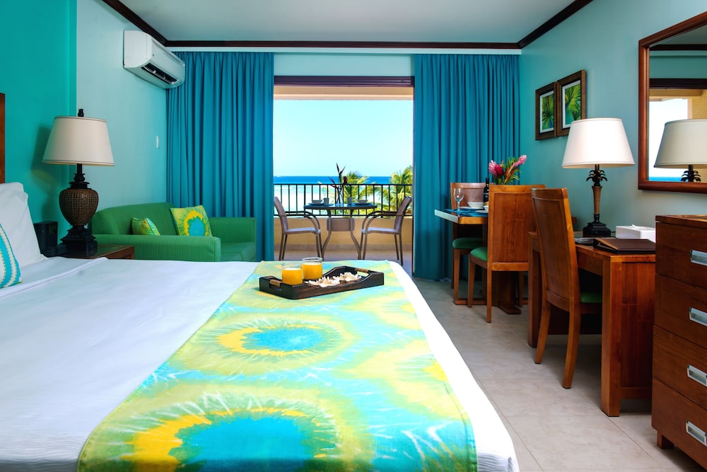 Yellow Bird Hotel 23/73