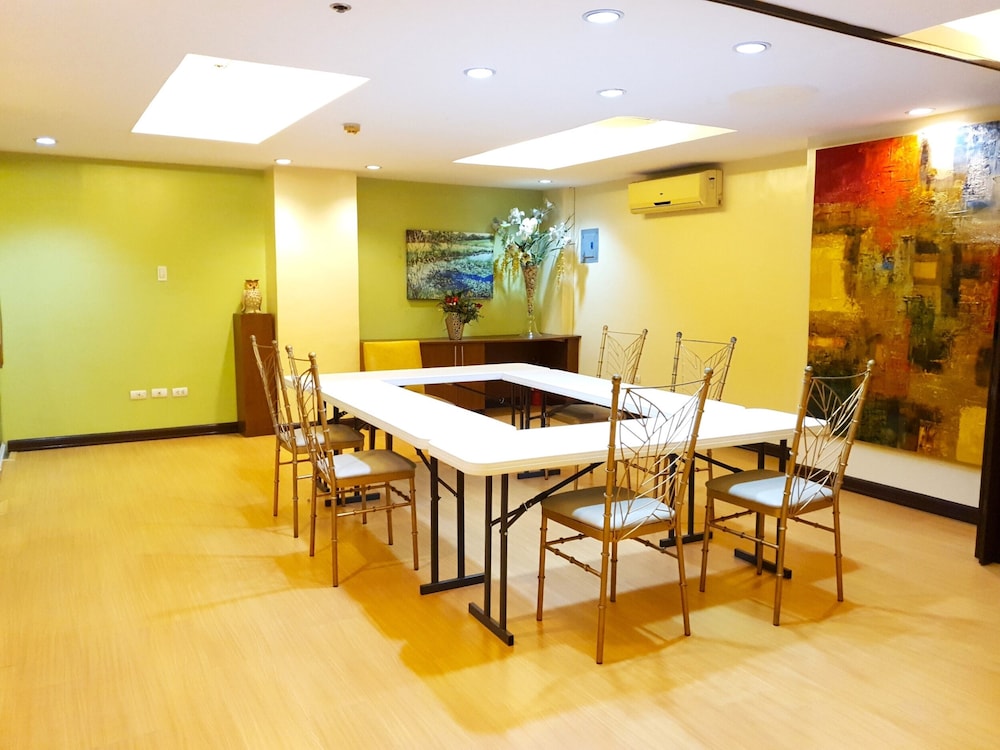 Festive Hotel Makati 49/60
