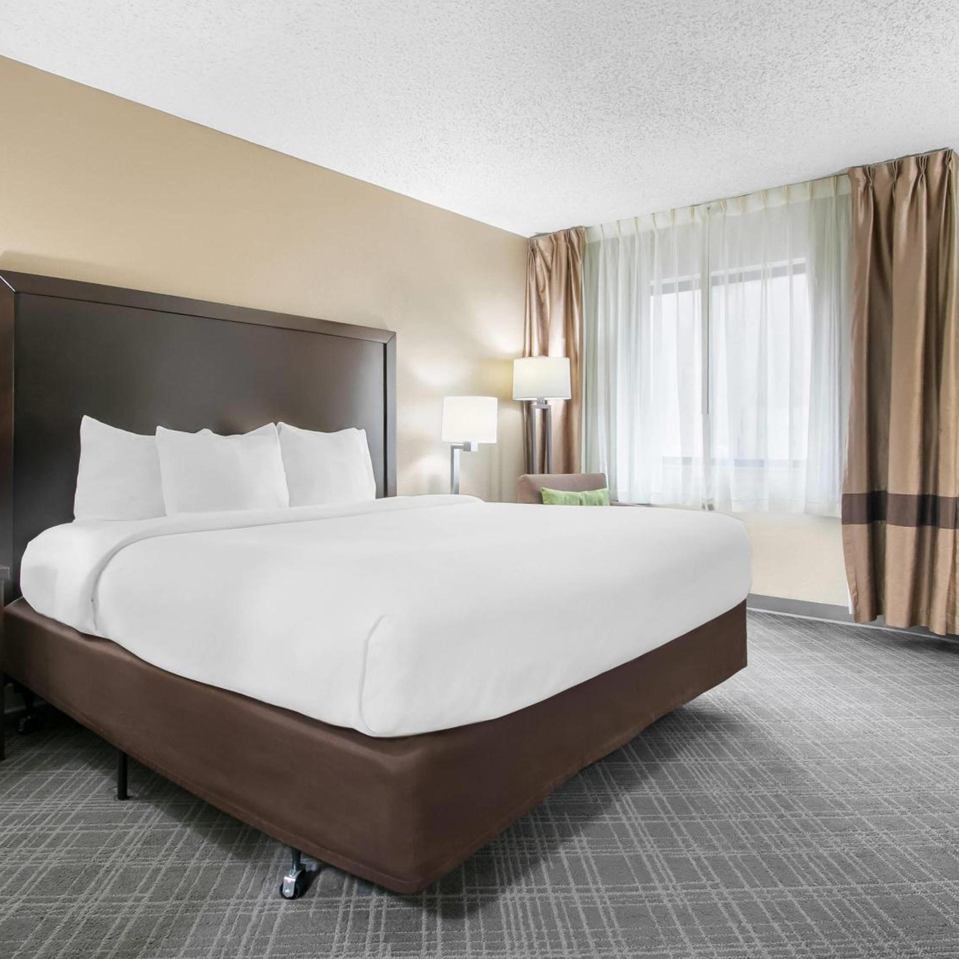 Room, King Bed, Hot Tub