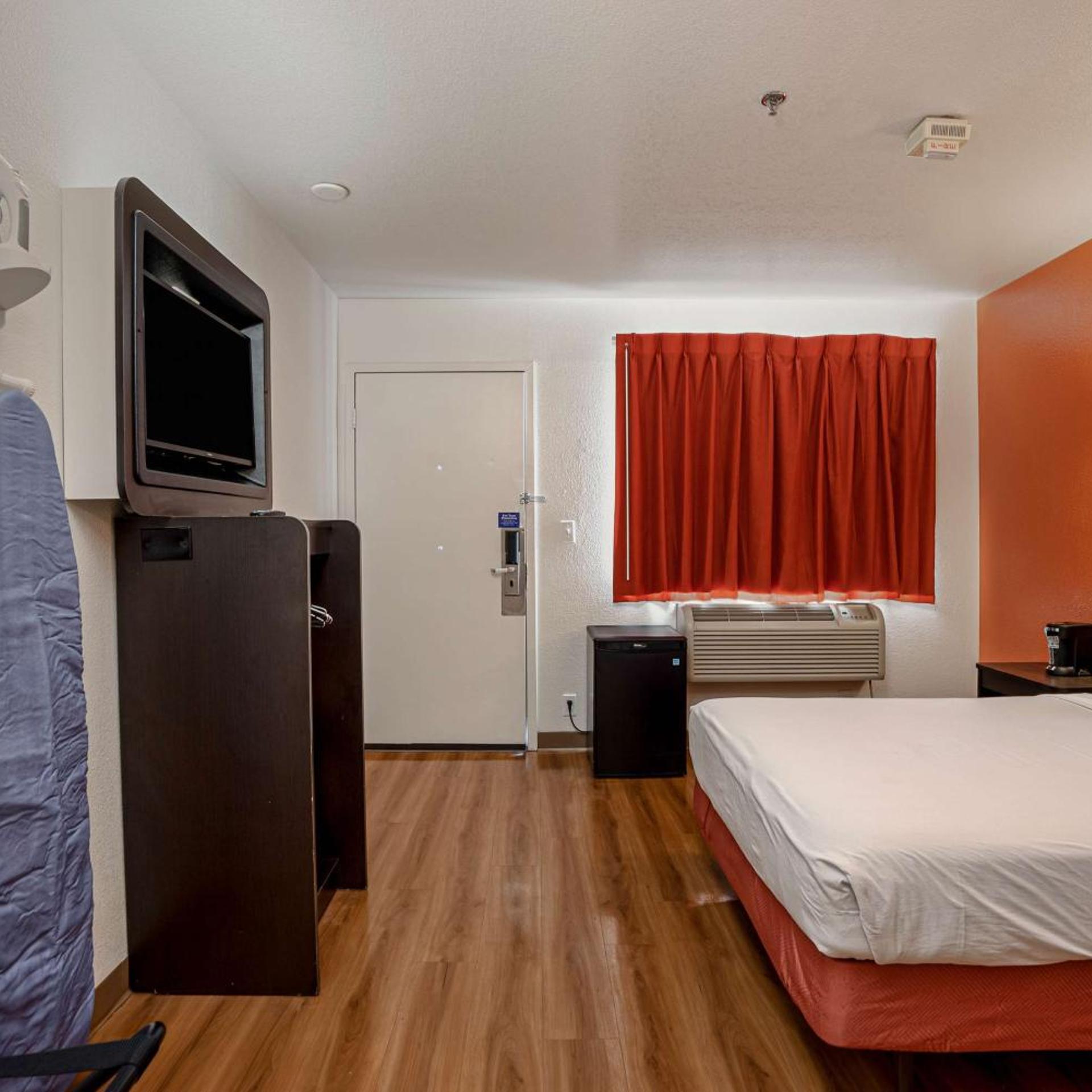 Room, Double Bed, Outdoor Pool, Accessible