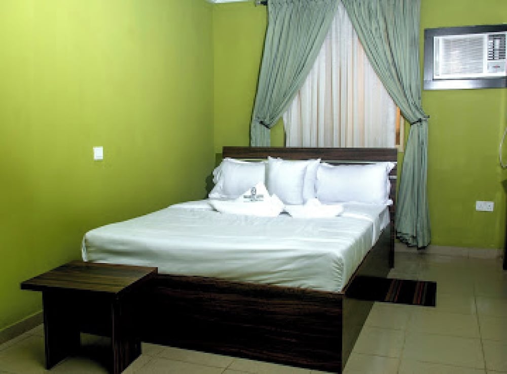 Oragon Hotel and Suites 16/46