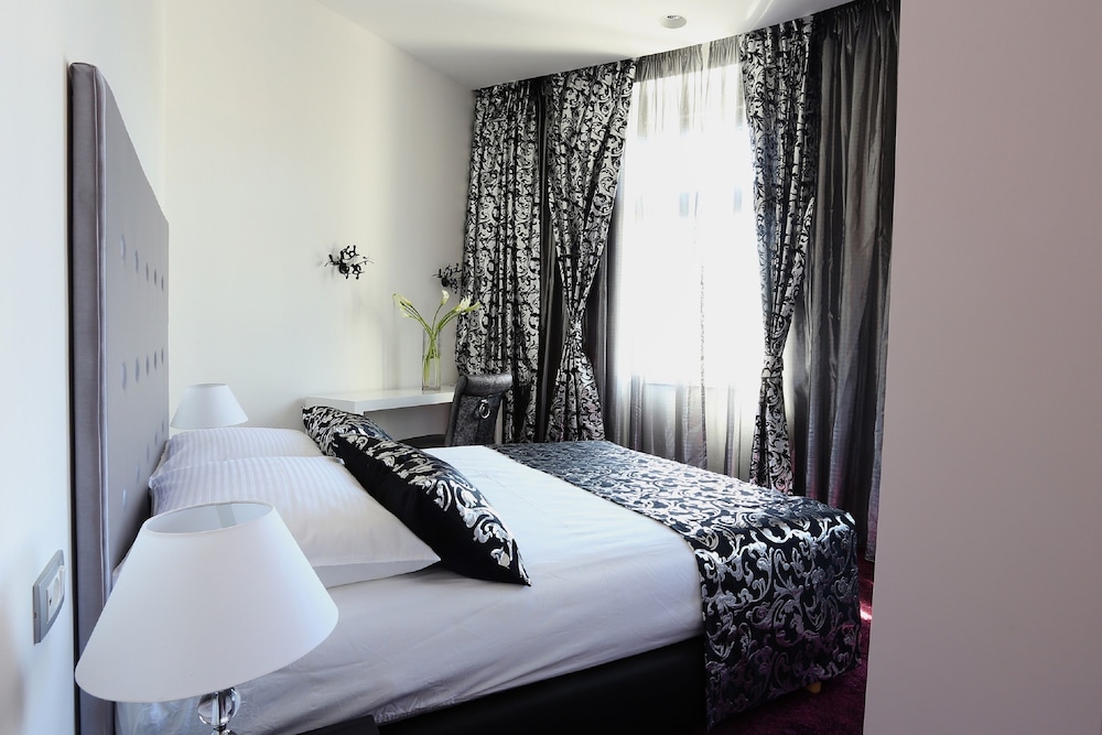 Starlight luxury rooms 12/50