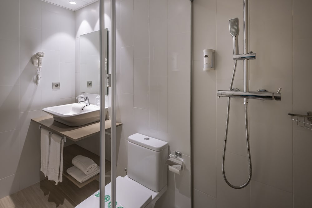 4R Gran Europe Hotel 43/50