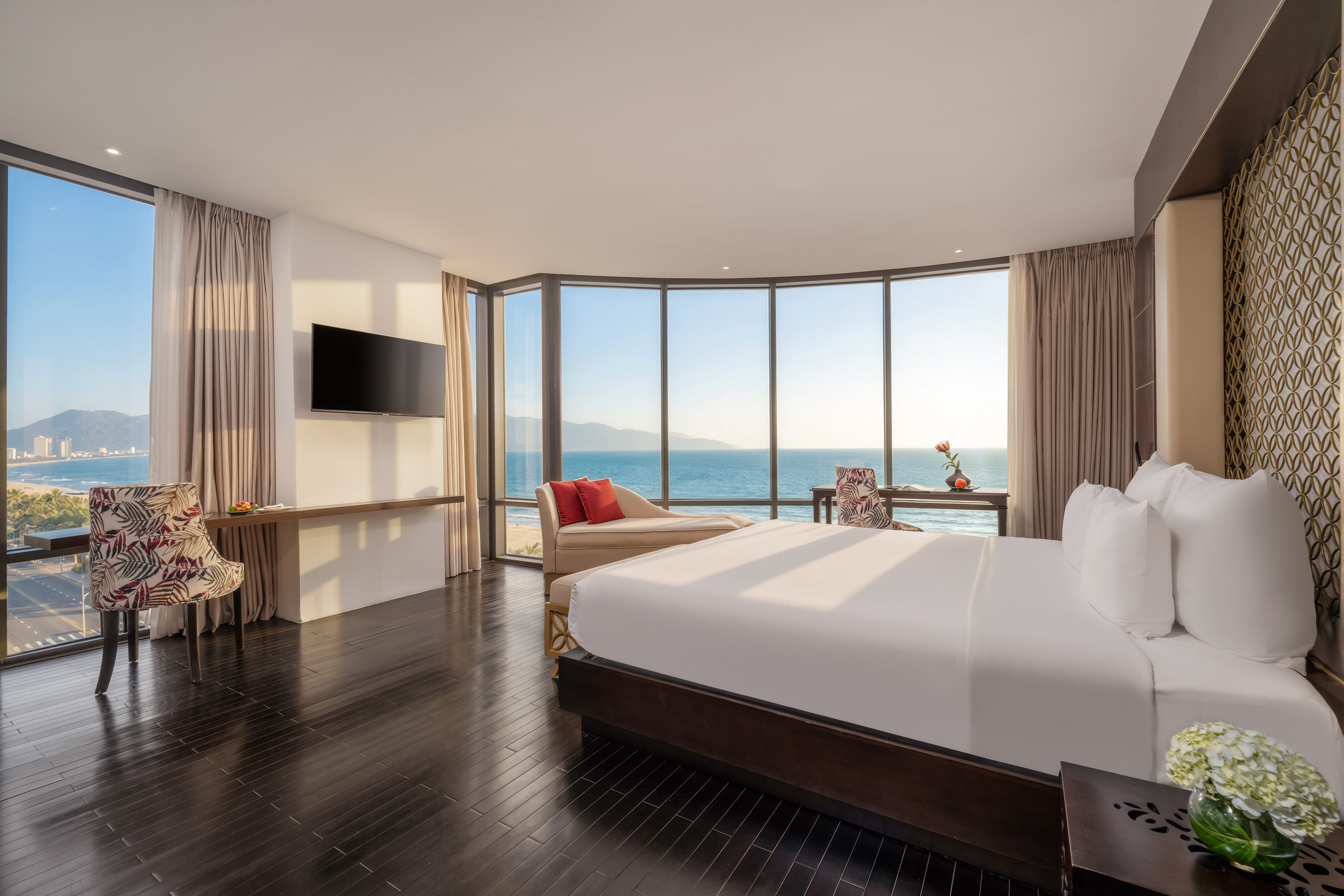 جناح بريميير، Holiday Beach Hotel Danang 3/5