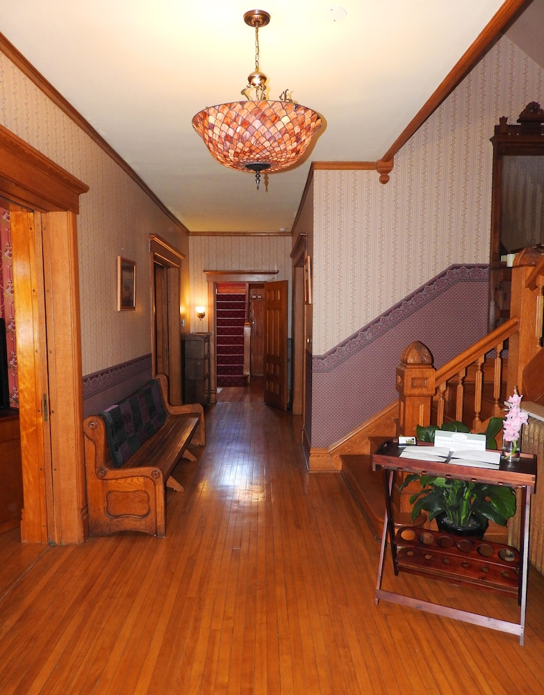 Champaign Garden Inn 31/50