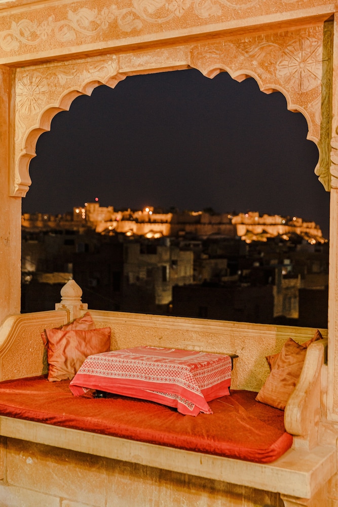 Vista Rooms at Patwa Haveli Road 47/63