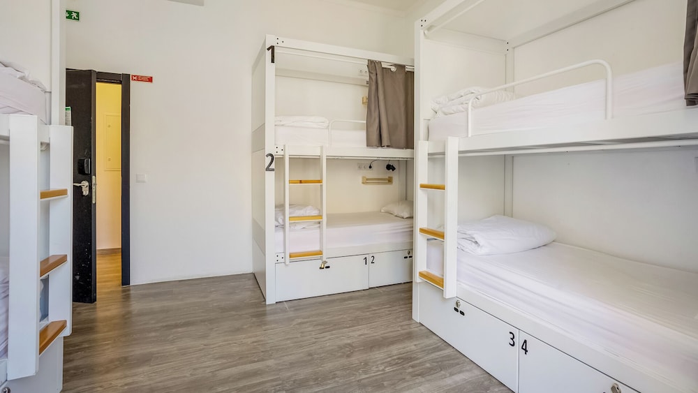MIXED DORM, 6 BEDS