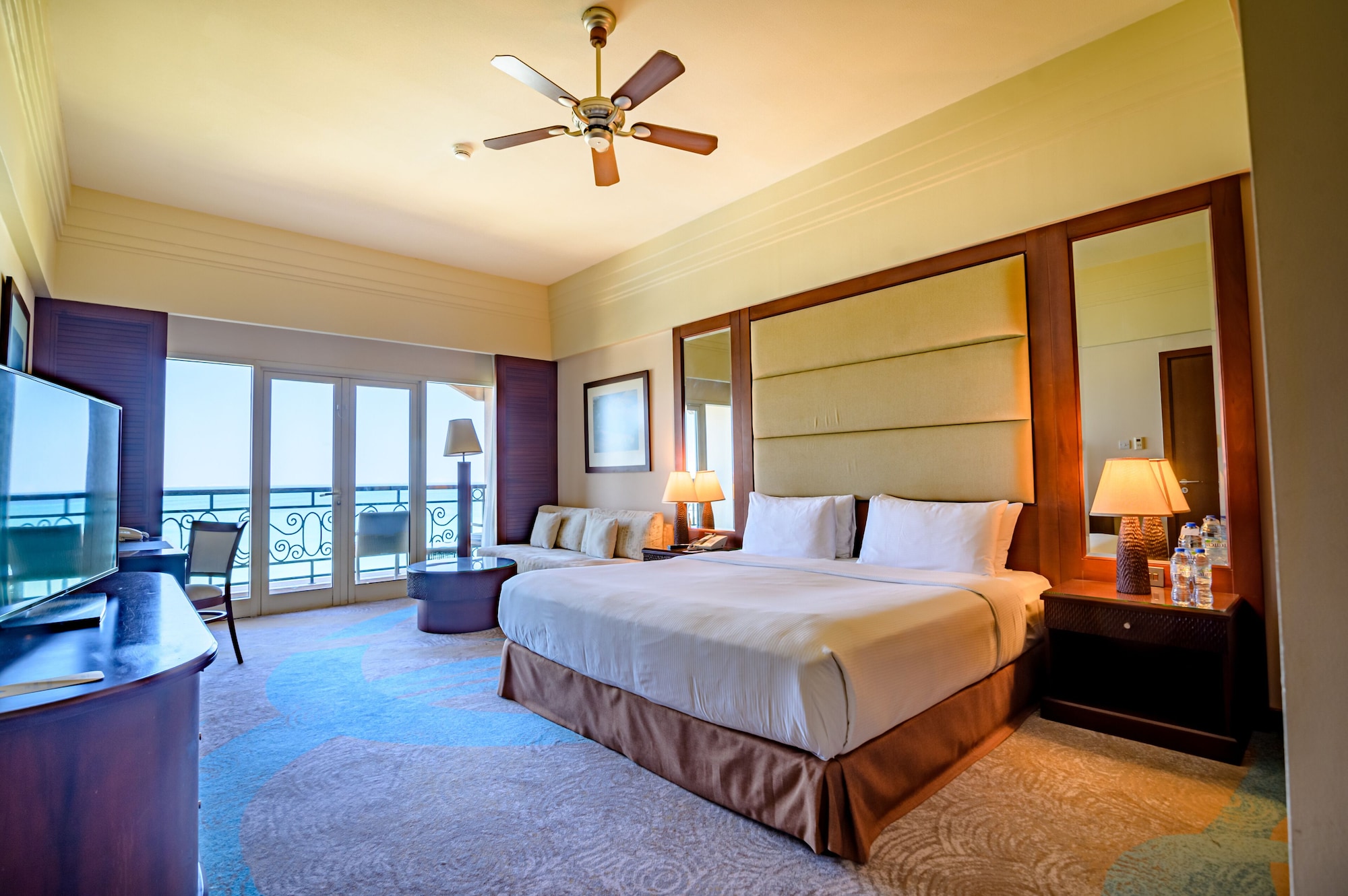 غرفة كلوب تنفيذية بسرير كينج، Danat Jebel Dhanna Resort 3/6