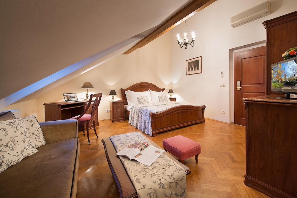 Boutique Hotel Constans 18/50