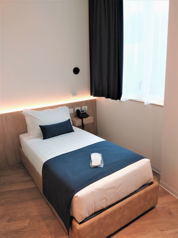 HelloSky Air Rooms & Lounge 14/35