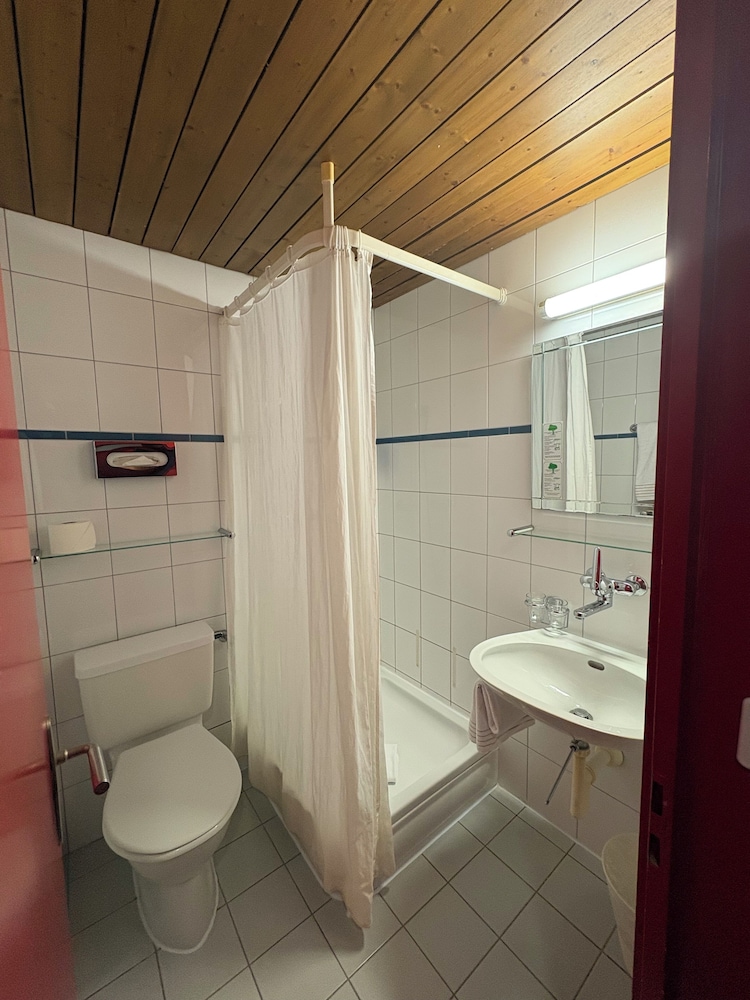 Hotel Serpiano 77/80