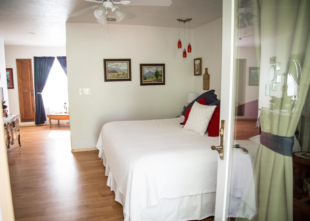 Red Horse Vineyard Bed & Breakfast 22/66