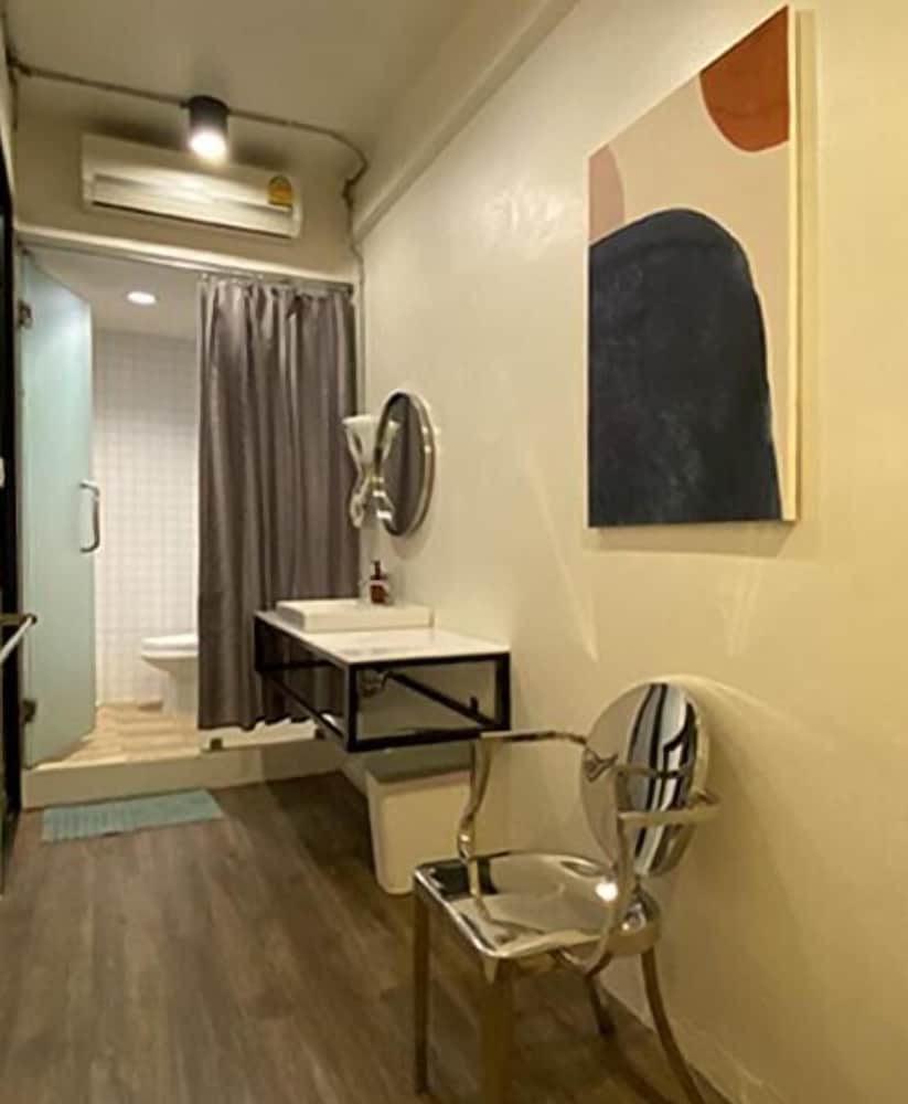 MONOMER HOSTEL BANGKOK 44/50