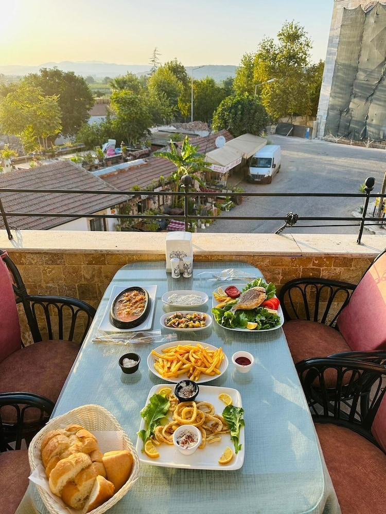 Rebetika Hotel 52/67