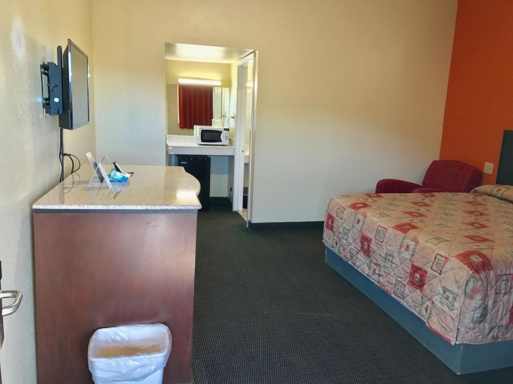 Scottish Inns & Suites 23/46