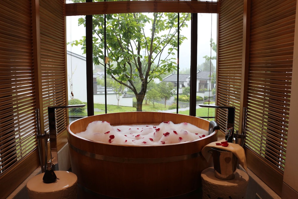 Banyan Tree Huangshan 20/50