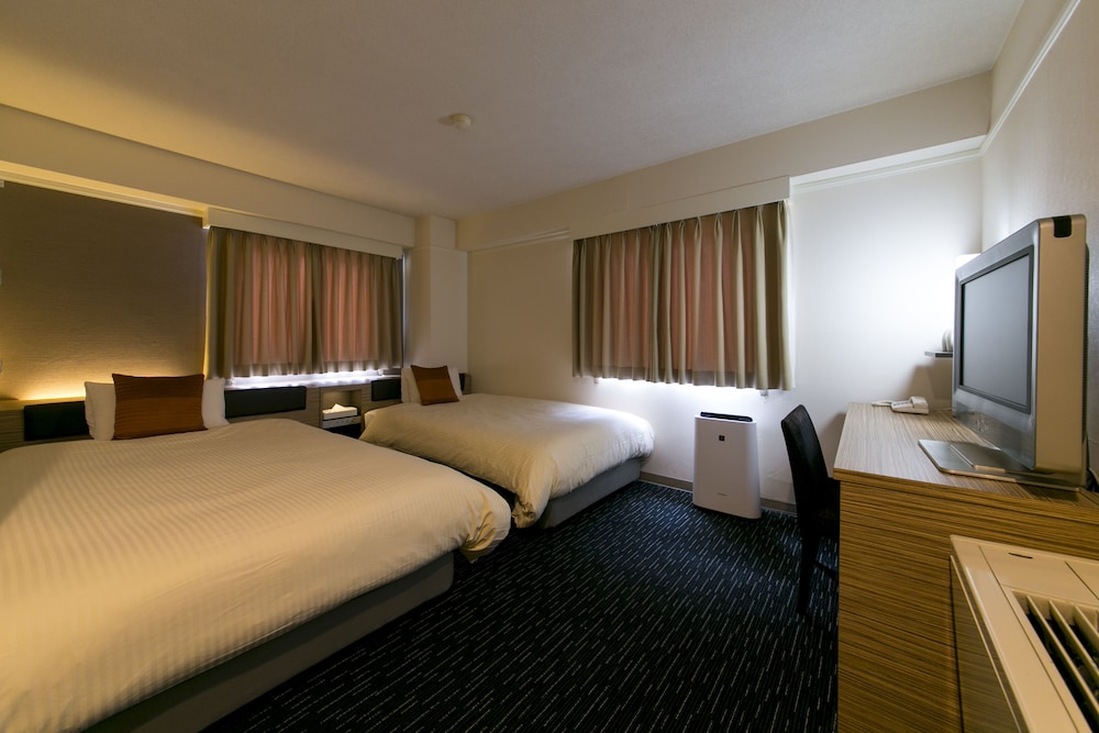 Plaza Hotel Toyota 7/49