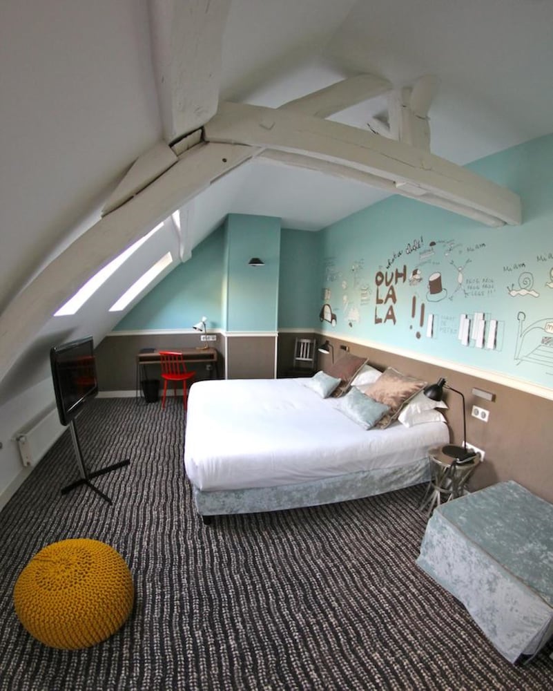 Hotel Des 3 Poussins 30/53