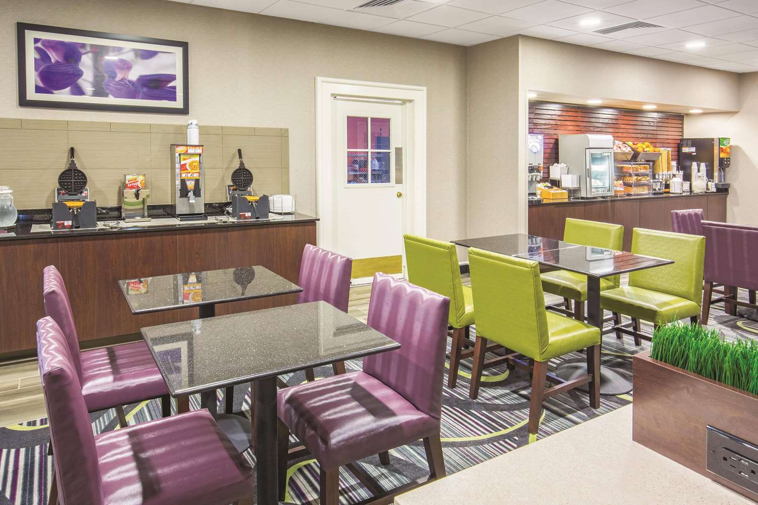 Howard Johnson by Wyndham Sacramento Downtown 49/58
