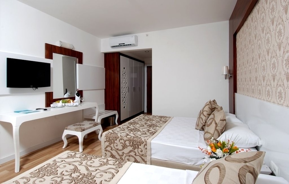 Berry Blue Hotel 40/95