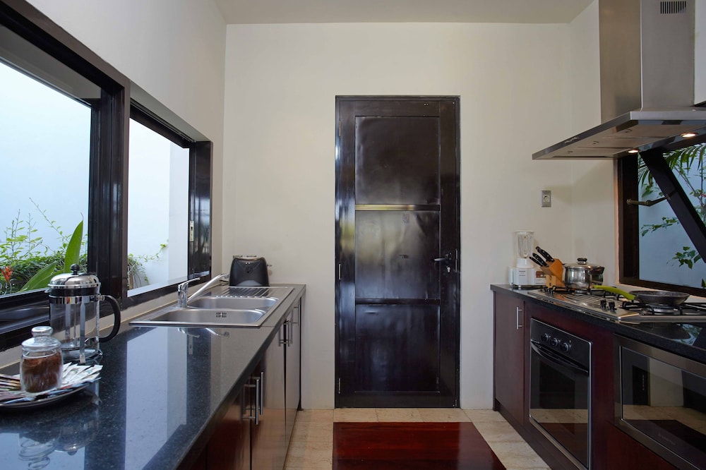 TEMPLE HILL RESIDENCE 57/72