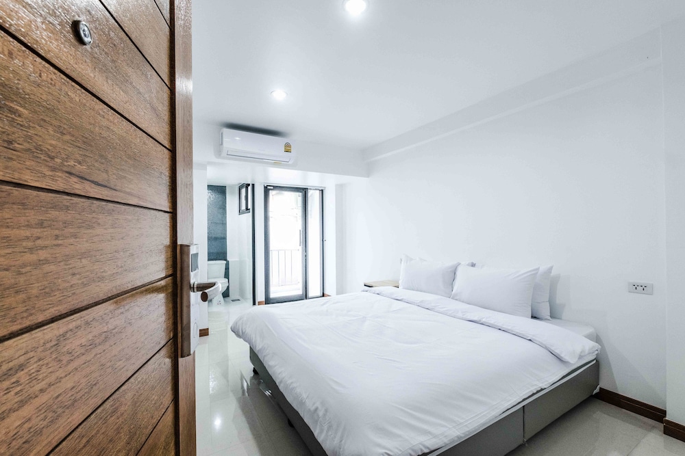Don Muang Hotel 8/62
